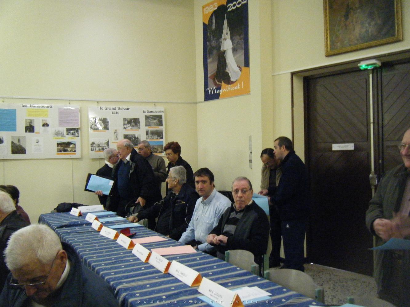 NIMES 2012 03 MESSE EN LA MEMOIRE DE LA FUSILLADE RUE D ISLY A ALGER 26 MARS 1962   (5).jpg